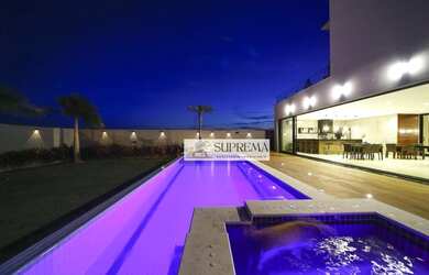 Imagem: A casa em condomínio possui 4 Dormitórios, 1 Banheiro, 4 Vagas