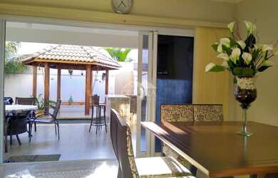 Imagem: A casa em condomínio possui 3 Dormitórios, 5 Banheiros, 2