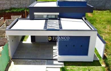 Imagem: A casa em condomínio possui 3 Dormitórios, 2 Banheiros, 4