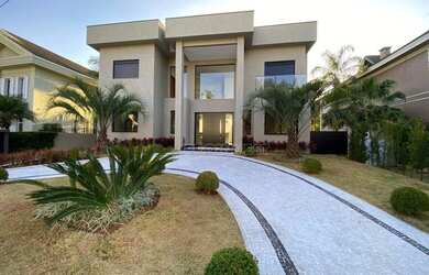 Imagem: A casa em condomínio possui 5 Dormitórios, 5 Banheiros, 5