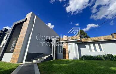 Imagem: A casa possui 4 Dormitórios, 4 Banheiros, 4 Vagas na garagem