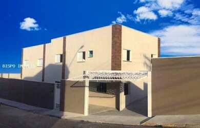 Imagem: A casa possui 2 Dormitórios, 3 Banheiros, 1 Vaga na garagem