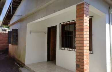 Imagem: A casa possui 1 Banheiro, 100m² de Área e está localizado