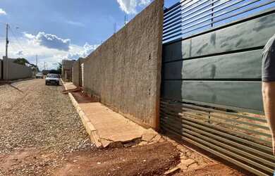 Imagem: A casa em condomínio possui 3 Dormitórios, 2 Banheiros, 3