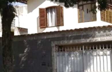 Imagem: A casa em condomínio possui 3 Dormitórios, 2 Banheiros, 2