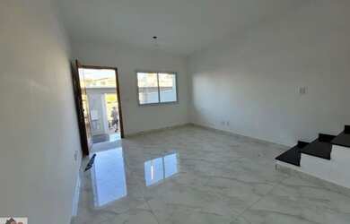 Imagem: A casa possui 2 Dormitórios, 2 Banheiros, 1 Vaga na garagem