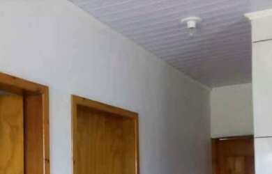 Imagem: A casa possui 2 Dormitórios, 1 Banheiro, 1 Vaga na garagem