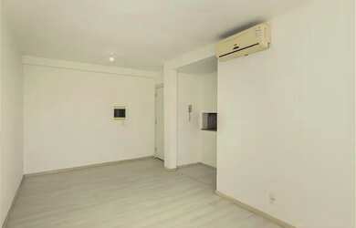 Imagem 3: Apartamento com 3 Dormitorio s localizado a no bairro TRISTEZA em Porto...