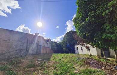 Imagem: O terreno possui 500m² de Área e está localizado em Flores