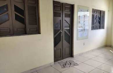 Imagem: A casa possui 2 Dormitórios, 2 Banheiros e está localizado