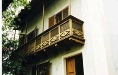 Imagem: A casa possui 4 Dormitórios, 2 Banheiros, 3 Vagas na garagem