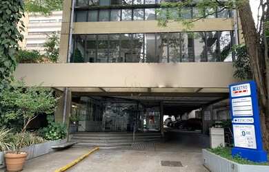 Imagem: O depósito possui 5 Vagas na garagem, 1.765m² de Área e