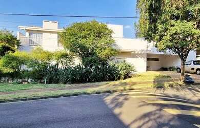 Imagem: A casa em condomínio possui 5 Dormitórios, 5 Banheiros, 4