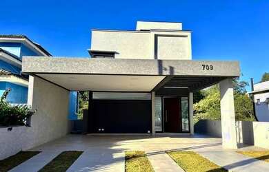 Imagem: A casa em condomínio possui 3 Dormitórios, 4 Banheiros, 4