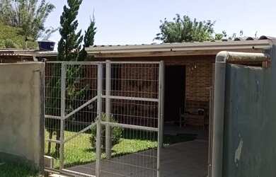 Imagem: A casa possui 2 Dormitórios, 1 Banheiro, 1 Vaga na garagem