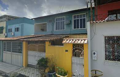 Imagem: A casa possui 2 Dormitórios, 1 Banheiro, 1 Vaga na garagem