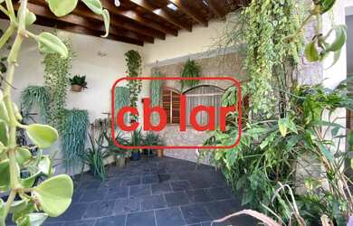 Imagem: A casa possui 3 Dormitórios, 2 Banheiros e 175m² de Área