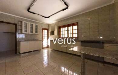 Imagem 16: Casa para aluguel tem 234 m² com 04 quartos no Bairro Custódio Pereira em Uberlândia - MG