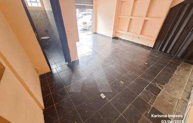 Imagem 5: Salão comercial com 2 banheiros e porta de aço