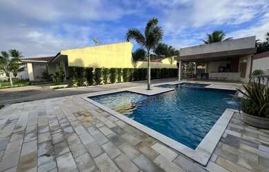 Imagem: A casa possui 4 Dormitórios, 5 Banheiros, 400m² de Área e