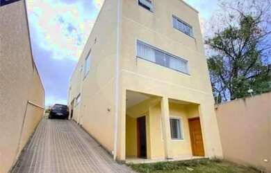 Imagem: A casa possui 4 Dormitórios, 5 Banheiros, 4 Vagas na garagem