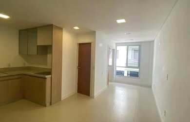 Imagem: O apartamento possui 1 Dormitório, 1 Banheiro, 1 Vaga na garagem