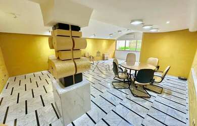 Imagem: O depósito possui 5 Vagas na garagem, 400m² de Área e está