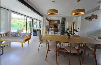 Imagem: A casa em condomínio possui 5 Dormitórios, 5 Banheiros, 5