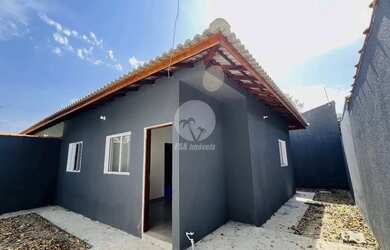 Imagem: A casa possui 2 Dormitórios, 1 Banheiro, 2 Vagas na garagem