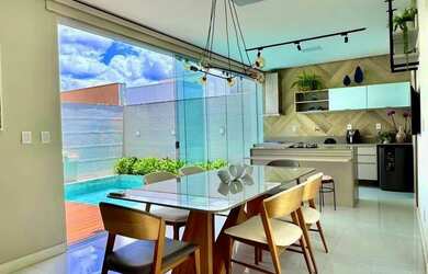 Imagem: A casa em condomínio possui 3 Dormitórios, 3 Banheiros, 2