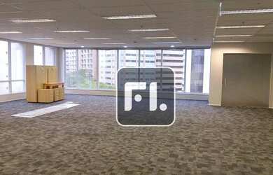 Imagem: O depósito para alugar possui 5 Vagas na garagem e 227m² de