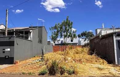 Imagem: O terreno à venda possui e está localizado em Plano Diretor