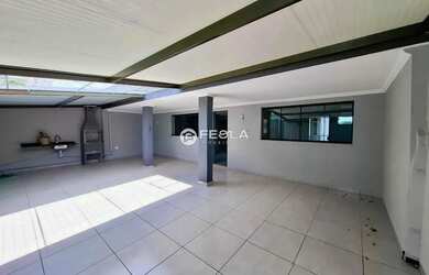 Imagem: A casa possui 3 Dormitórios, 3 Banheiros e 210m² de Área