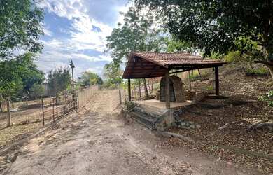 Imagem: A chácara à venda possui e está localizado em Jardim Mariliza