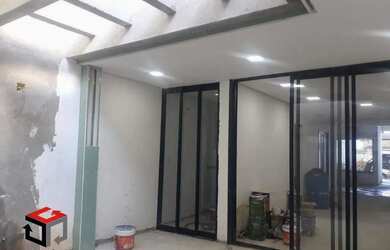 Imagem: A casa possui 3 Dormitórios, 4 Banheiros, 3 Vagas na garagem