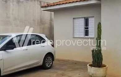 Imagem: A casa possui 3 Dormitórios, 1 Banheiro, 2 Vagas na garagem