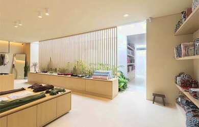 Imagem: O depósito possui 4 Vagas na garagem, 157m² de Área e Imóvel