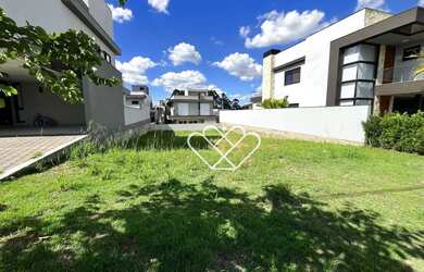 Imagem: O terreno possui 319m² de Área, Imóvel novo e está localizado