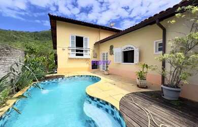 Imagem: A casa em condomínio possui 3 Dormitórios, 3 Banheiros, 2