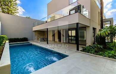 Imagem: A casa possui 4 Dormitórios, 5 Banheiros, 3 Vagas na garagem