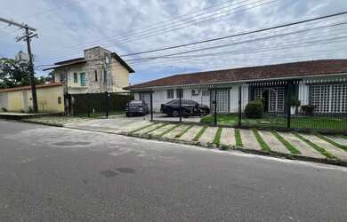 Imagem: A casa possui 5 Dormitórios, 5 Banheiros, 3 Vagas na garagem