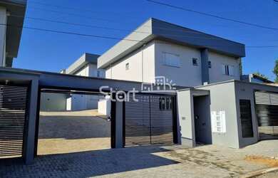 Imagem: A casa em condomínio possui 2 Dormitórios, 3 Banheiros, 1