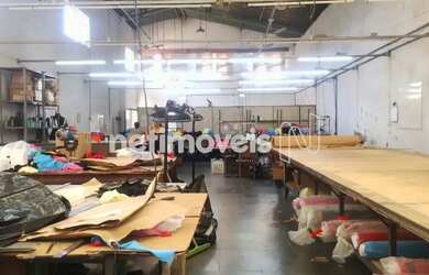 Imagem: O depósito para alugar possui 5 Vagas na garagem, 426m² de