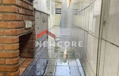 Imagem: A casa possui 3 Dormitórios, 2 Banheiros, 3 Vagas na garagem