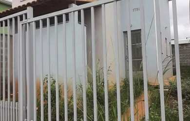 Imagem: A casa possui 2 Dormitórios, 1 Banheiro, 1 Vaga na garagem