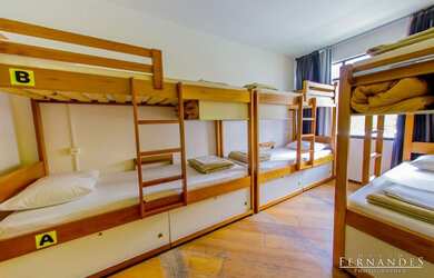 Imagem: A pousada chalé possui 5 Dormitórios, 4 Vagas na garagem e