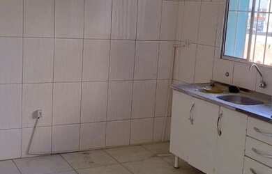 Imagem: A casa possui 2 Dormitórios, 1 Banheiro, 50m² de Área, Varanda