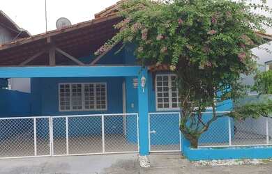 Imagem: A casa em condomínio possui 4 Dormitórios, 3 Banheiros, 2