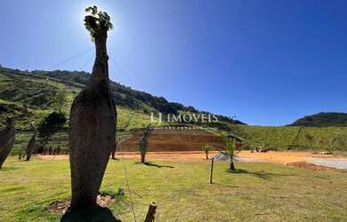 Imagem: O terreno possui 21000m² de Área e está localizado em Pedro