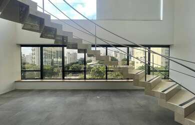 Imagem: O depósito possui 5 Vagas na garagem, 2.125m² de Área e